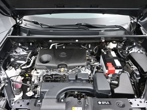 Used 2024 Toyota RAV4 XLE AWD/4WD image 2