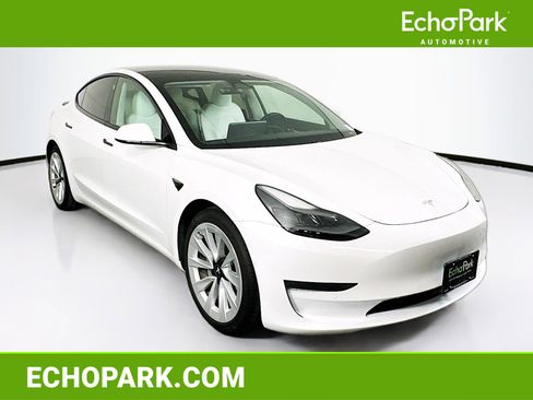 Used 2021 Tesla Model 3 Standard Range Plus image 1