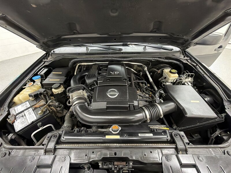 Used 2013 Nissan Frontier SV w/ SV Value Truck Pkg AWD/4WD image 9