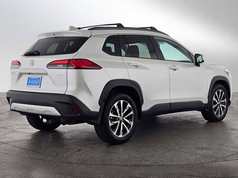 Used 2023 Toyota Corolla Cross XLE image 3