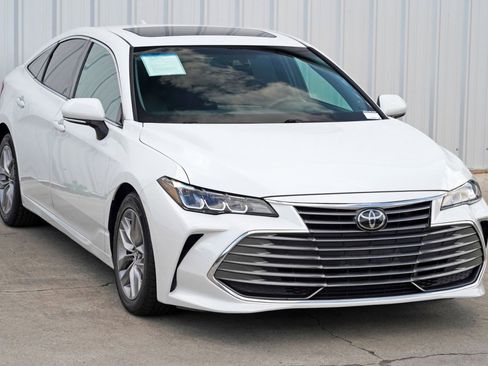Used 2019 Toyota Avalon XLE w/ Moonroof Package image 50