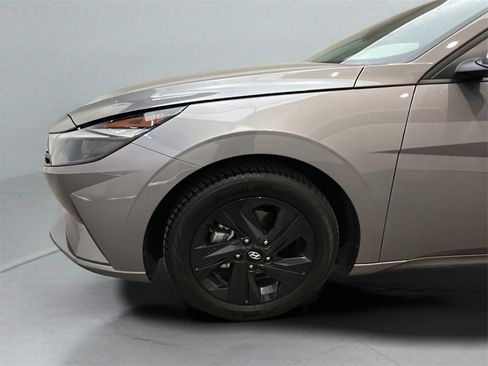 Used 2023 Hyundai Elantra Blue image 3