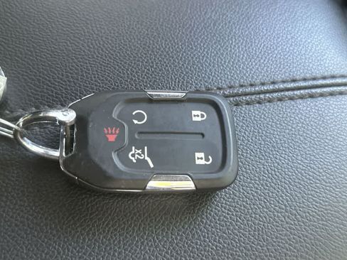 Used 2023 GMC Terrain SLE w/ Driver Convenience Package FWD image 28