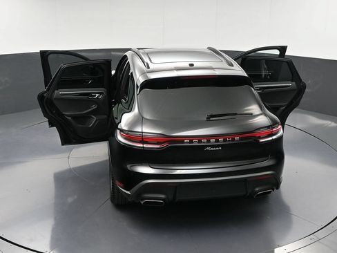 Certified 2026 Porsche Macan AWD/4WD image 35