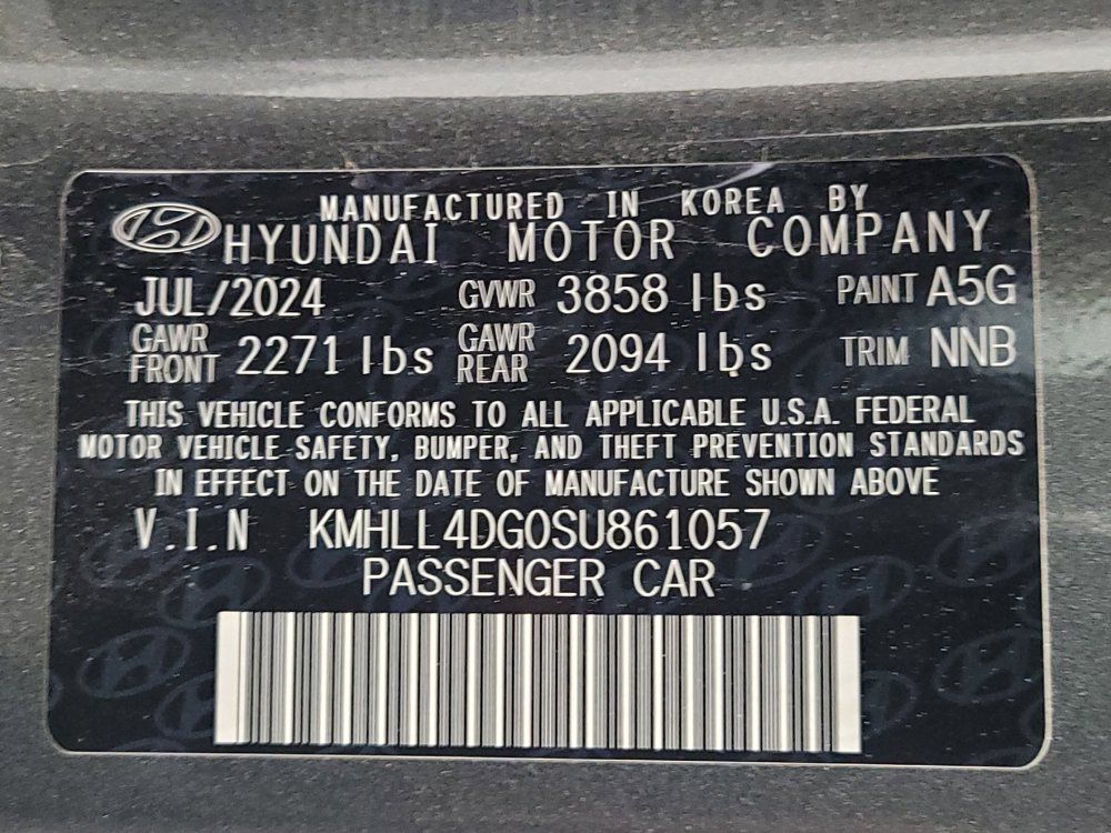 Used 2025 Hyundai Elantra SE FWD image 33
