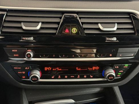 Used 2023 BMW 530e xDrive w/ Premium Package image 20