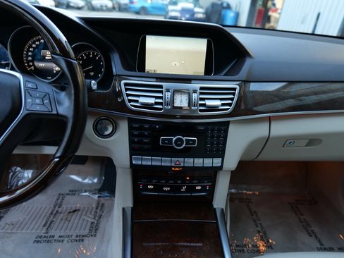 Used 2014 Mercedes-Benz E 350 4MATIC Wagon image 22