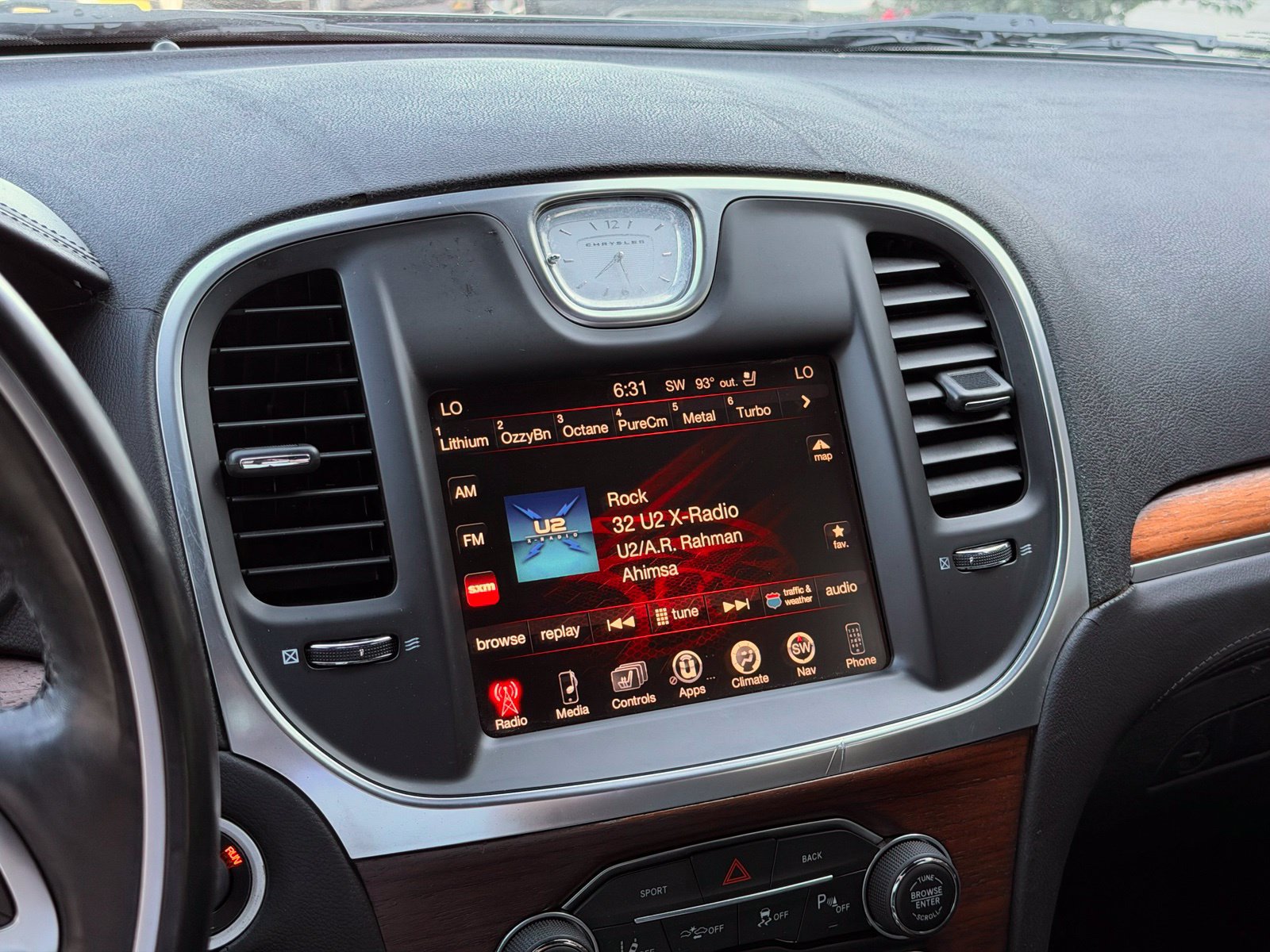 Used 2015 Chrysler 300 C Platinum w/ Harman/Kardon Audio Group RWD image 33
