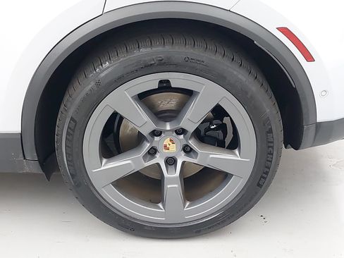 Used 2025 Porsche Macan Electric RWD image 35