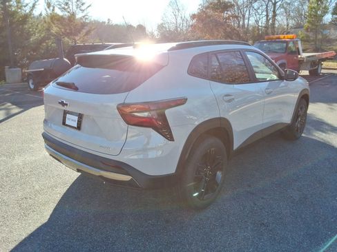 Used 2026 Chevrolet Trax ACTIV w/ Sunroof Package FWD image 5