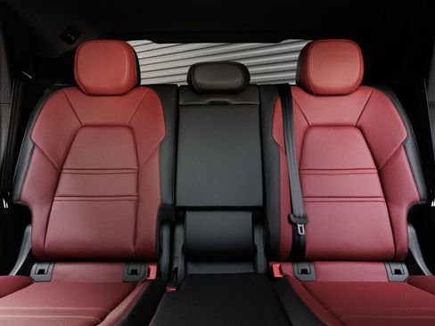 Certified 2025 Porsche Cayenne Coupe image 25