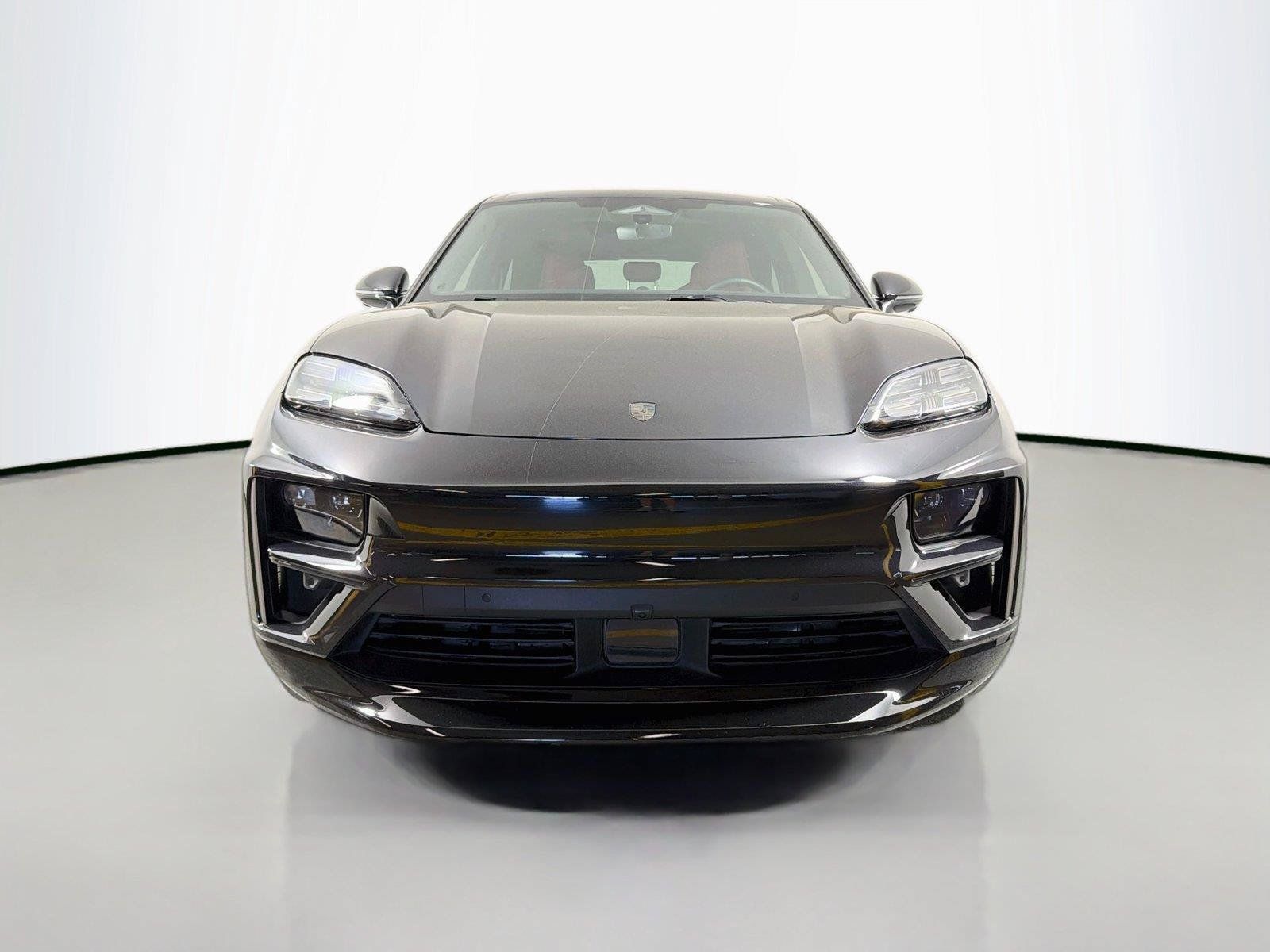 Certified 2025 Porsche Macan Turbo Electric AWD/4WD image 10