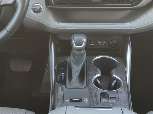 Used 2022 Toyota Highlander Limited image 19