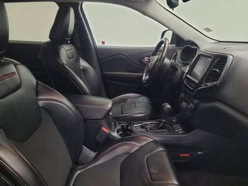 Used 2019 Jeep Cherokee Trailhawk AWD/4WD image 21