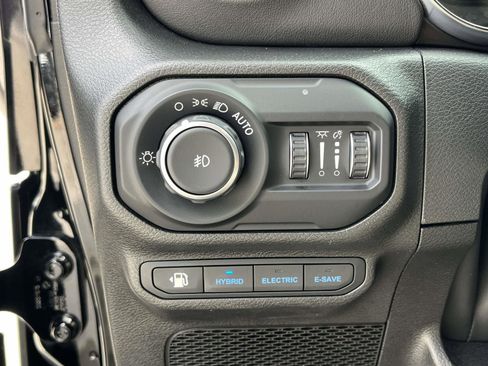 Used 2022 Jeep Wrangler Unlimited Sahara w/ Cold Weather Group image 22