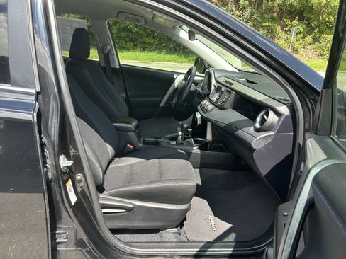 Used 2017 Toyota RAV4 LE AWD/4WD image 22