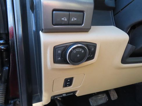 Used 2017 Ford F350 XLT w/ XLT Premium Package image 32