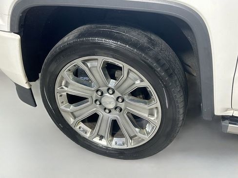Used 2018 GMC Sierra 1500 Denali w/ Denali Ultimate Package AWD/4WD image 32
