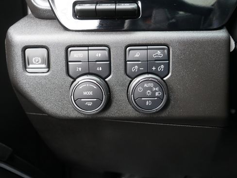 Used 2025 Chevrolet Silverado 1500 LTZ AWD/4WD image 26