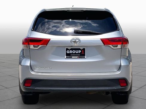 Used 2017 Toyota Highlander LE FWD image 5