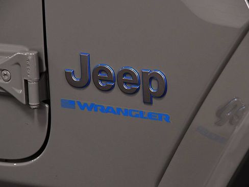 Used 2023 Jeep Wrangler Unlimited Rubicon 4xe w/ Cold Weather Group AWD/4WD image 11