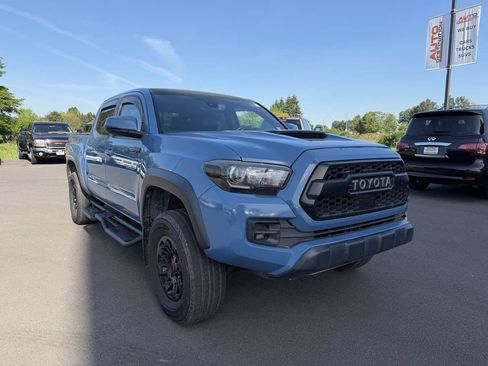 Used 2018 Toyota Tacoma TRD Pro AWD/4WD image 2