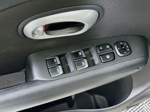 Used 2018 Kia Soul + FWD image 15