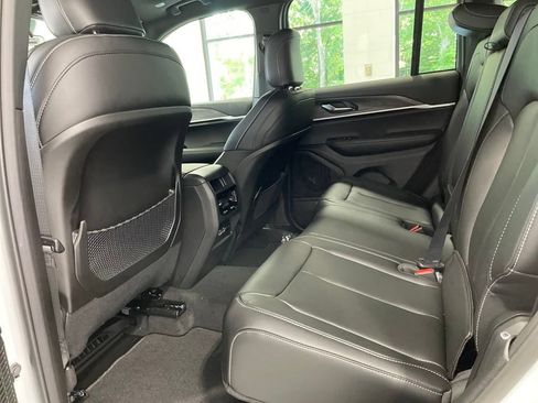 New 2025 Jeep Grand Cherokee Limited w/ Black Appearance Package AWD/4WD image 19
