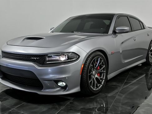 Used 2016 Dodge Charger SRT w/ Harman/Kardon Audio Group RWD image 5