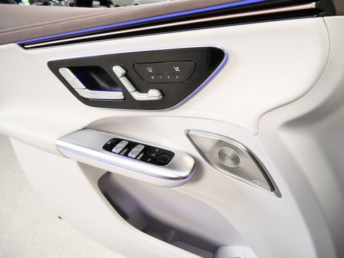 Certified 2023 Mercedes-Benz EQE 350+ 4MATIC SUV w/ Exclusive Trim Package image 32