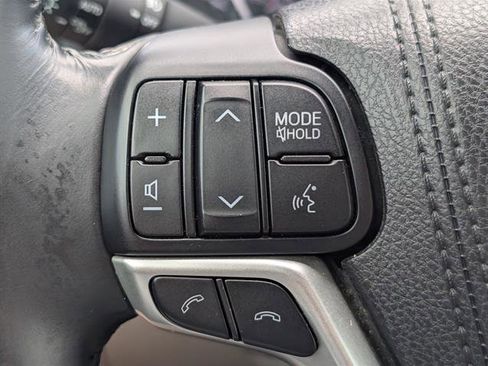 Used 2017 Toyota Highlander Limited image 20