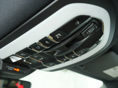 Used 2024 Porsche Macan image 35