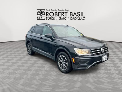 Used 2020 Volkswagen Tiguan SE w/ Panoramic Sunroof Package AWD/4WD image 2