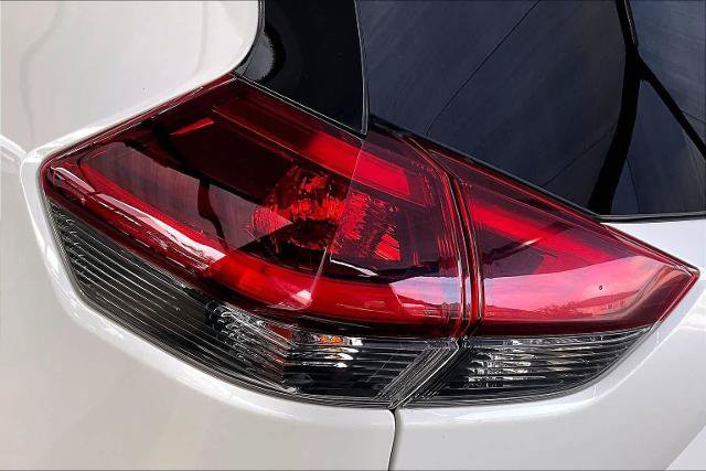 Certified 2020 Nissan Rogue SV FWD image 28