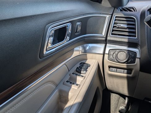 Used 2018 Ford Explorer Limited FWD image 26