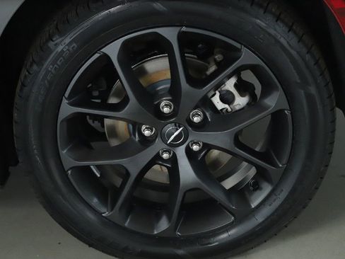 Used 2021 Chrysler Pacifica Touring-L w/ Uconnect Theater Family Group image 40