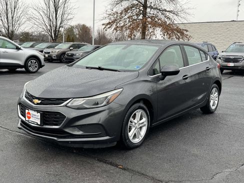 Used 2018 Chevrolet Cruze LT w/ Sun And Sound Package image 5