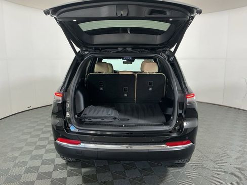 Used 2023 Jeep Grand Cherokee Limited w/ Luxury Tech Group II image 28