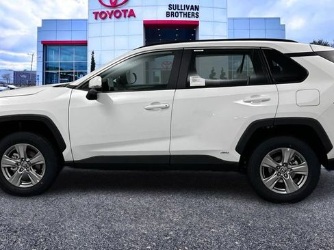 Used 2024 Toyota RAV4 LE AWD/4WD image 8