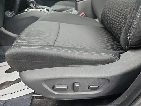 Used 2018 Nissan Rogue SV AWD/4WD image 30