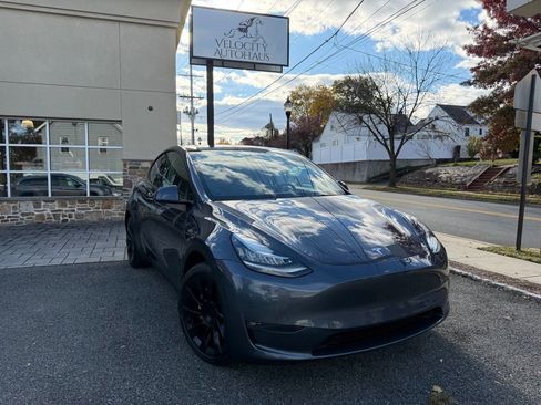Used 2022 Tesla Model Y Long Range image 1