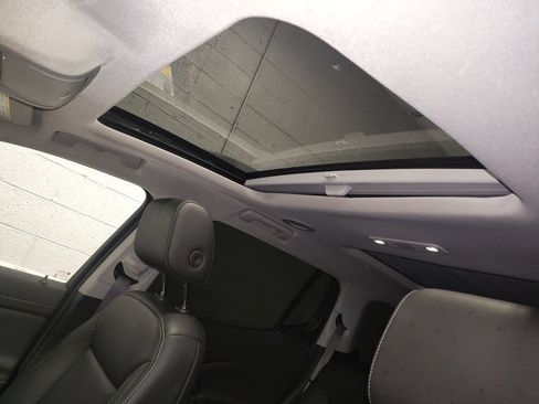 Used 2022 GMC Acadia SLT w/ Preferred Package FWD image 24
