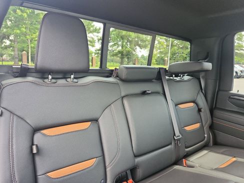Used 2024 GMC Sierra 2500 AT4 w/ AT4 Premium Plus Package AWD/4WD image 12