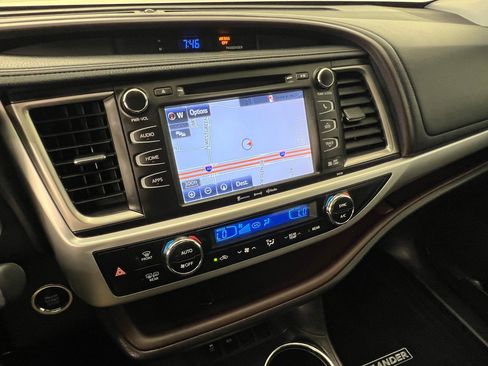 Used 2016 Toyota Highlander XLE image 28