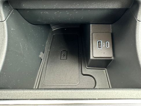 Used 2024 Ford Edge Titanium image 21