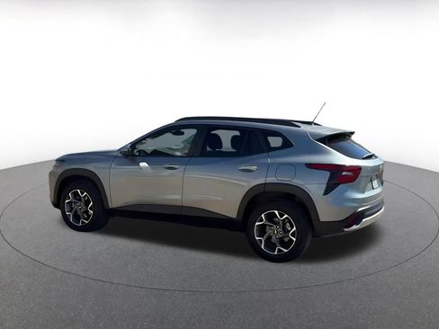 Used 2025 Chevrolet Trax LT image 10