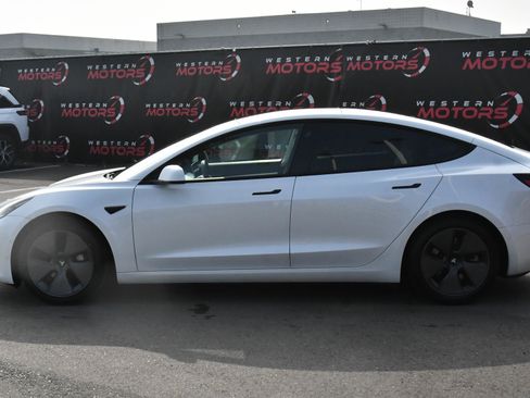 Used 2021 Tesla Model 3 Standard Range Plus image 4