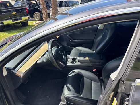 Used 2018 Tesla Model 3 Mid Range image 9