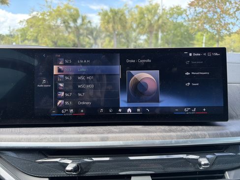 Used 2025 BMW X7 xDrive40i w/ Executive Package image 23