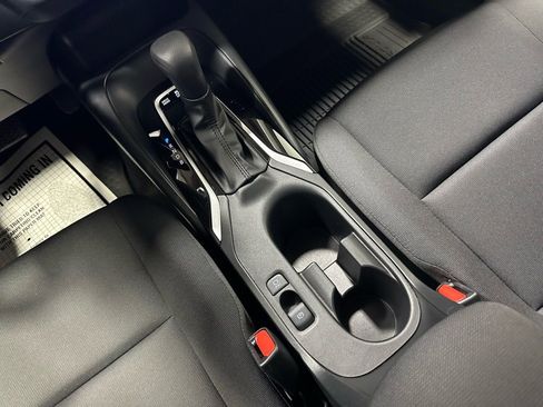 Used 2025 Toyota Corolla LE image 40